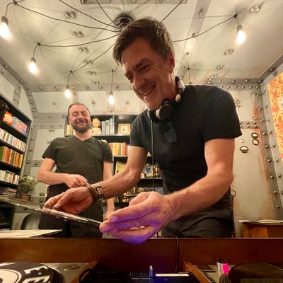 Brazilian Wax: Mulheres (100% vinyl)